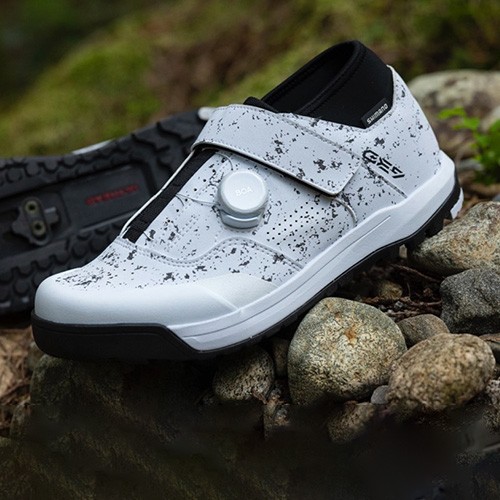 Nové SHIMANO gravity MTB boty pro agresivní styl jízdy
